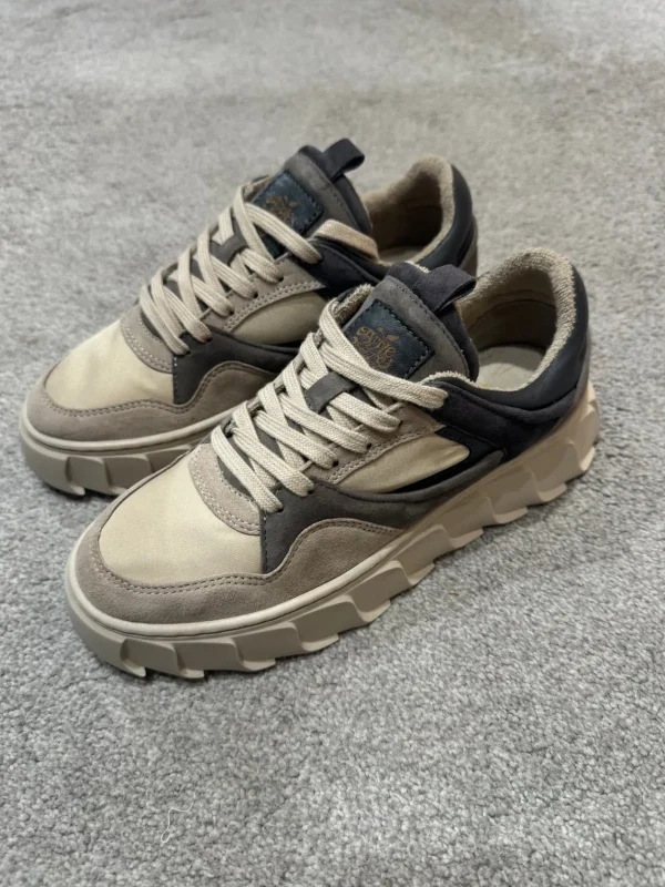 APPLE OF EDEN Grey Trainer
