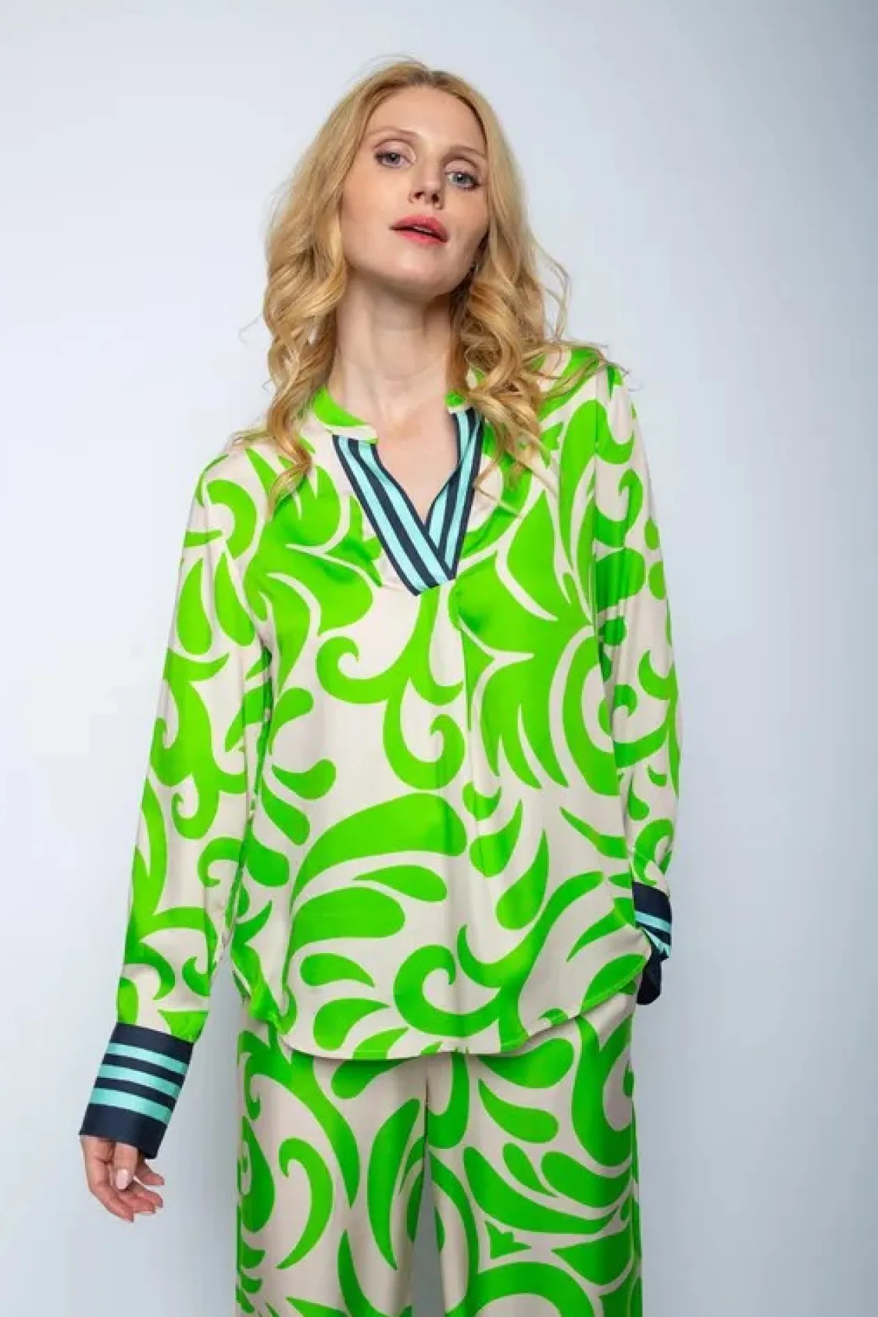 emily_green_amp_cream_blo_0.webp EMILY Green & Cream Blouse