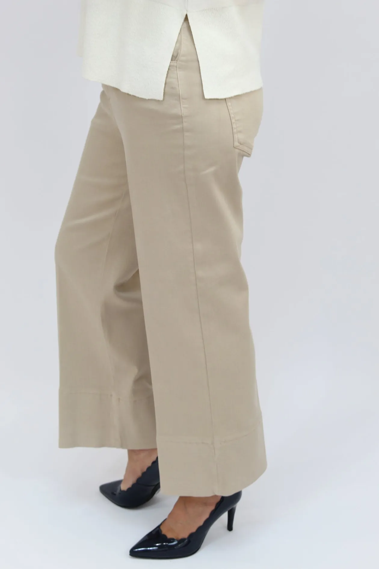 emme_beige_trousers_1.webp EMME Beige Trousers