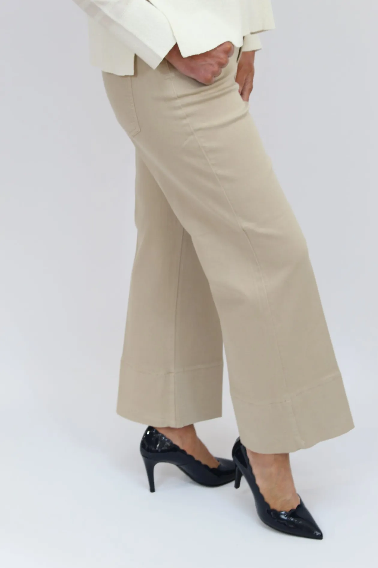 emme_beige_trousers_3.webp EMME Beige Trousers