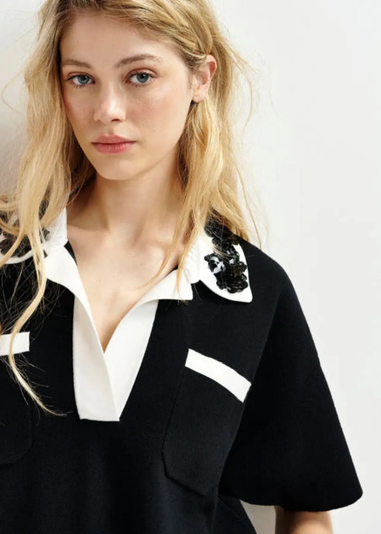 essentiel_black_top_with__2.webp ESSENTIEL Black Top With with sequin and beads