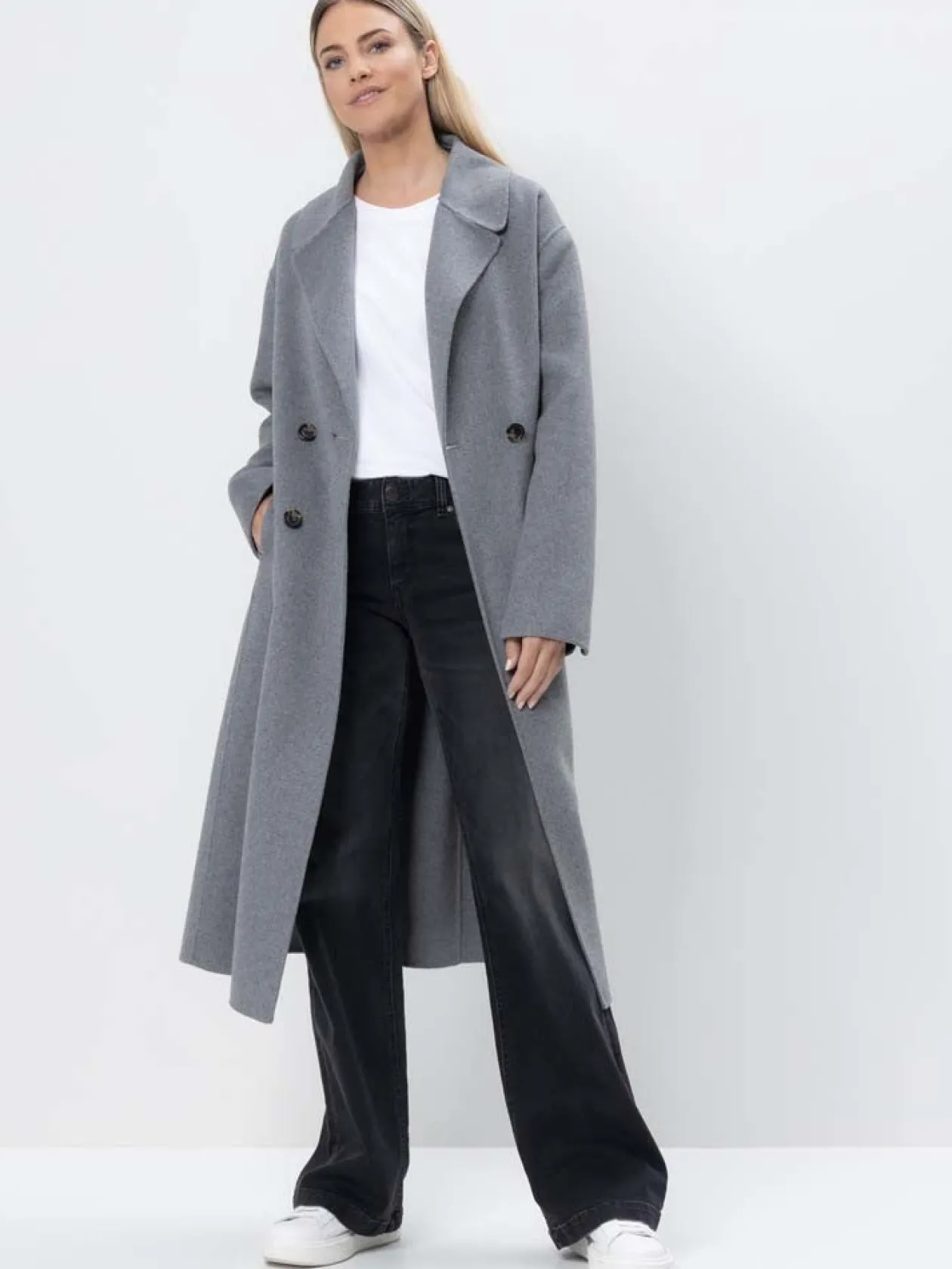 h_grey_coat_1.webp H Grey Coat
