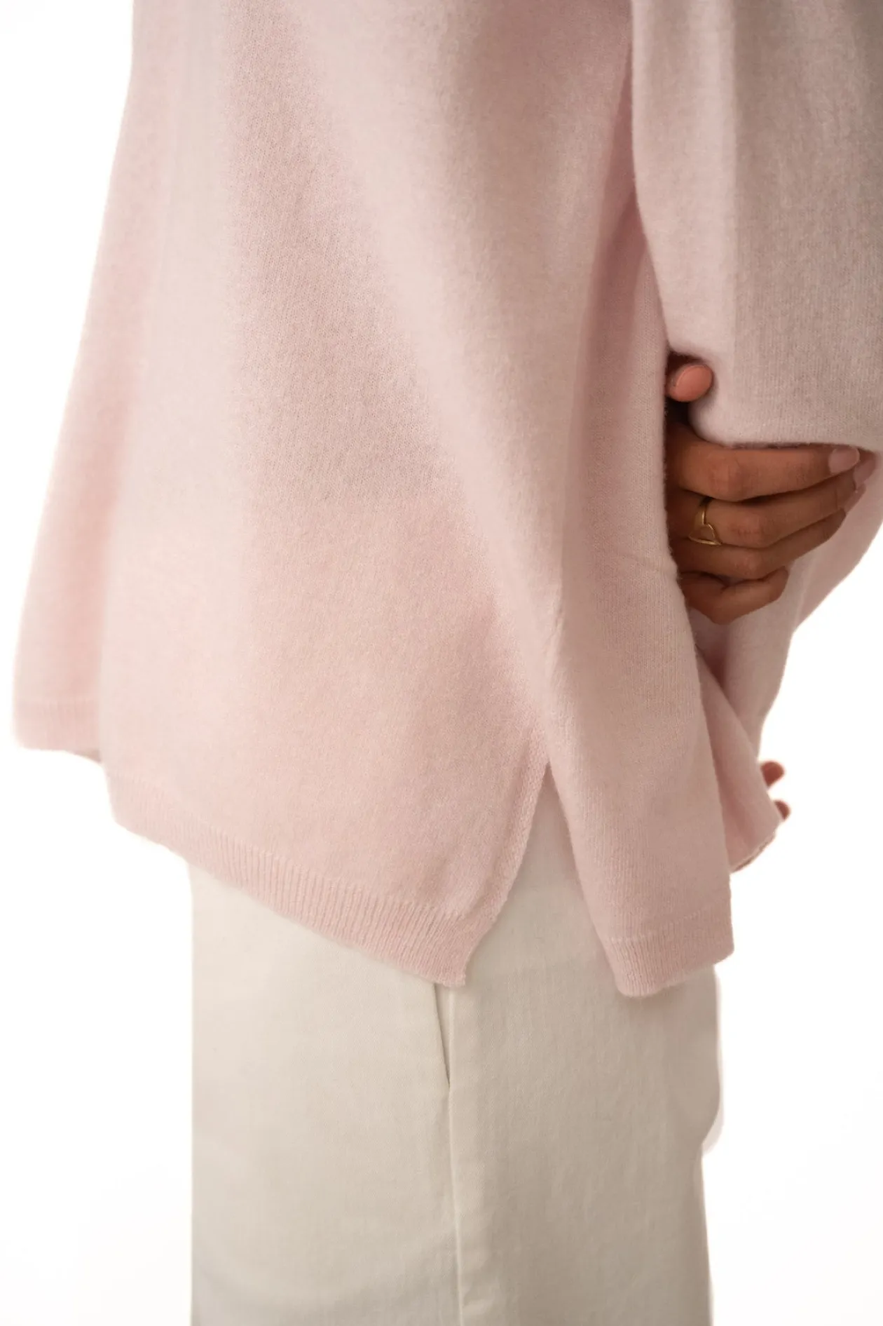 jeff_nude_vneck_sweater_3.webp JEFF Nude V-neck Sweater
