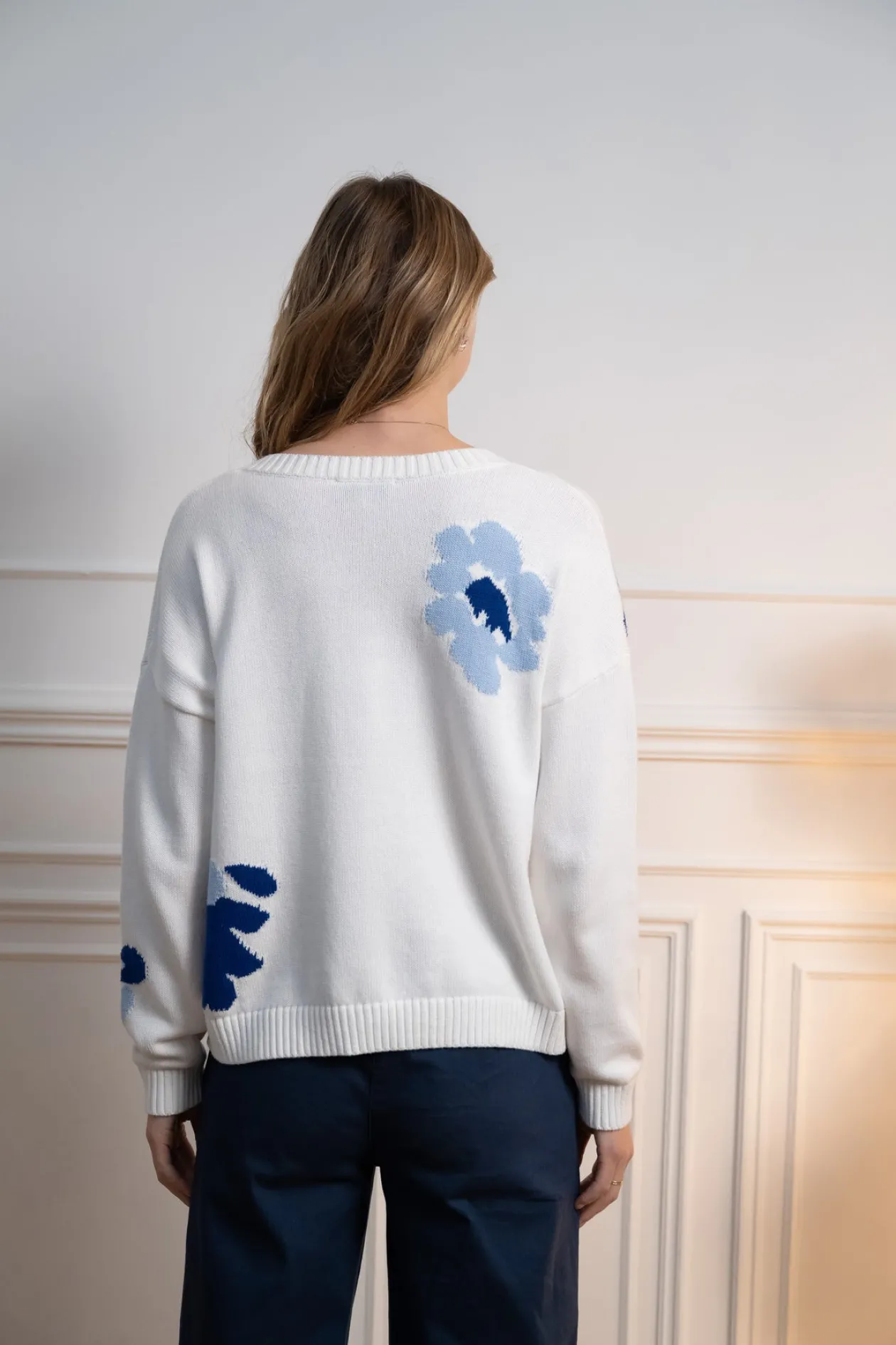 jeff_white_jumper_with_fl_3.webp JEFF White Jumper With flowers