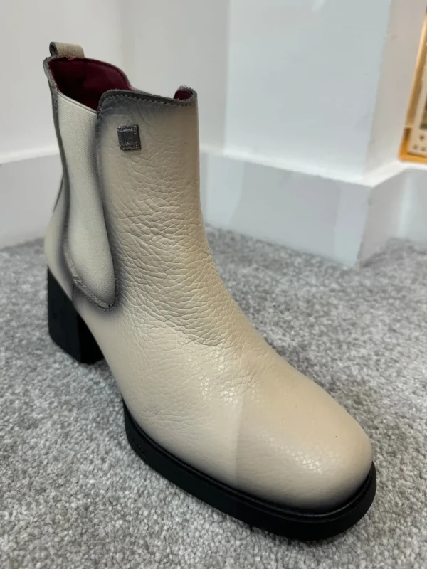 JOSE SAENZ Beige Ankle Boots