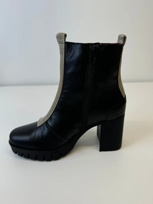 JOSE SAENZ Black & Beige Boot