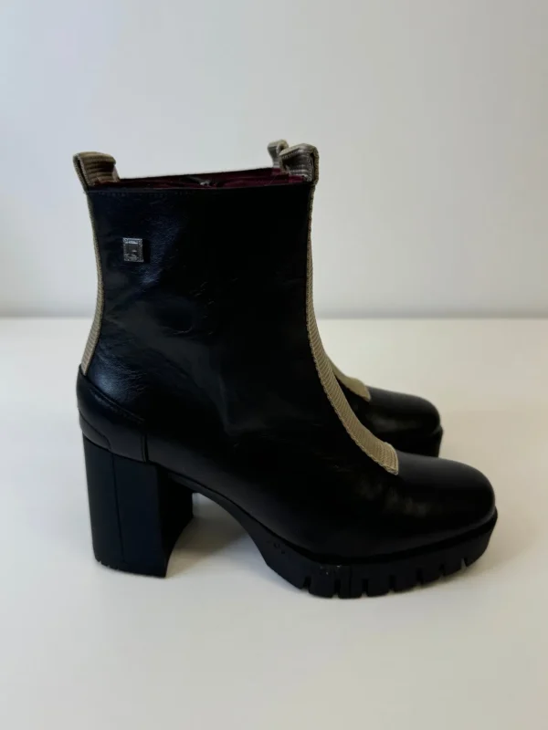 JOSE SAENZ Black & Beige Boot