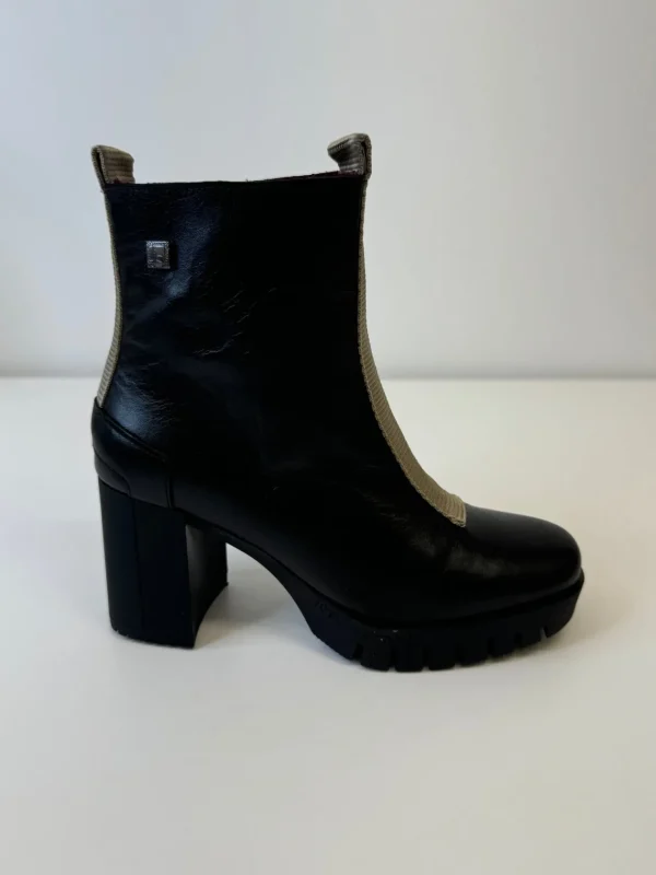 JOSE SAENZ Black & Beige Boot