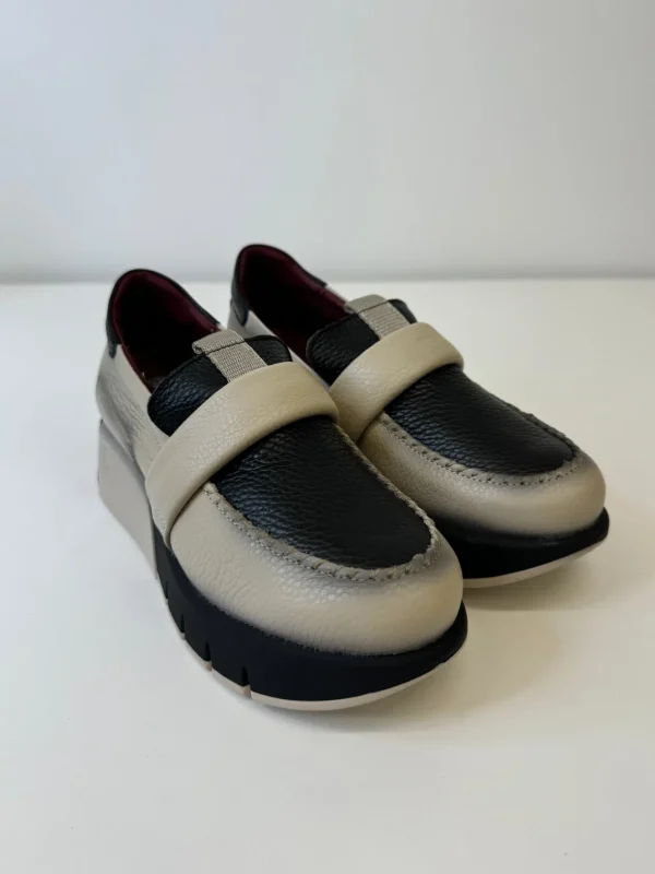 JOSE SAENZ Black & Beige Loafers
