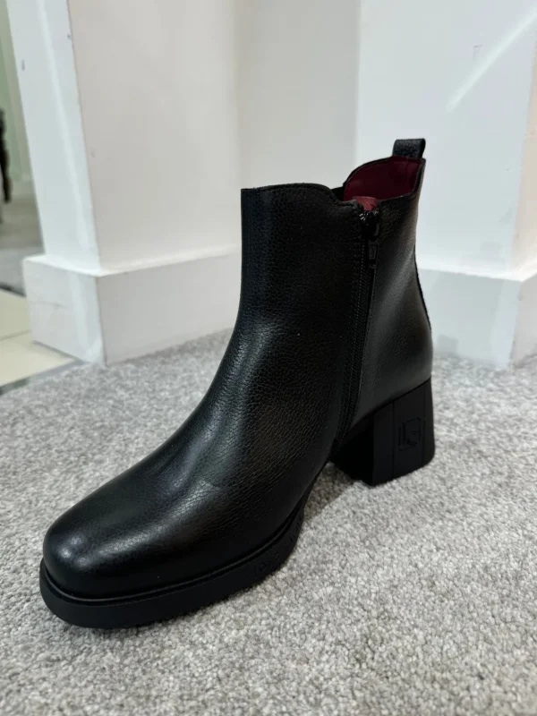 JOSE SAENZ Black Ankle Boots