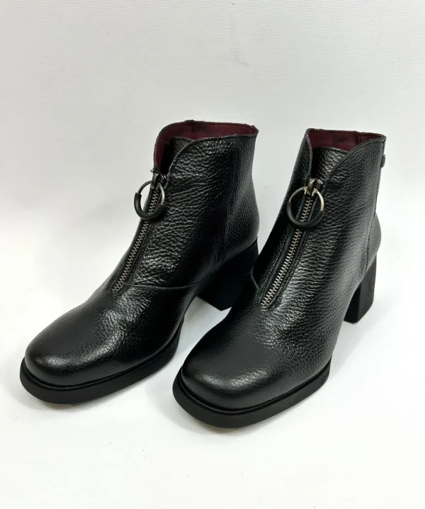 JOSE SAENZ Black boot With Front Zip