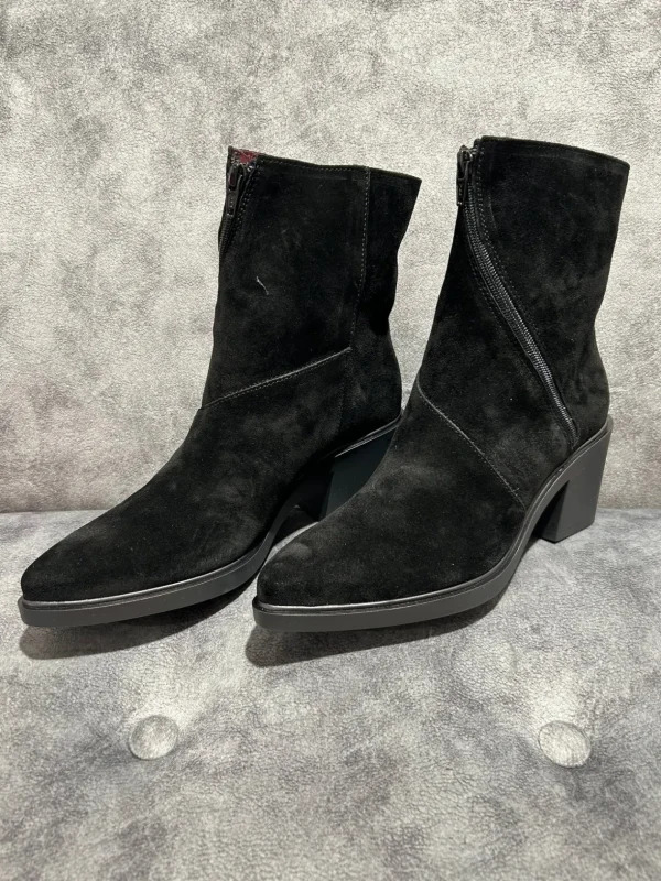 JOSE SAENZ Black suede boots