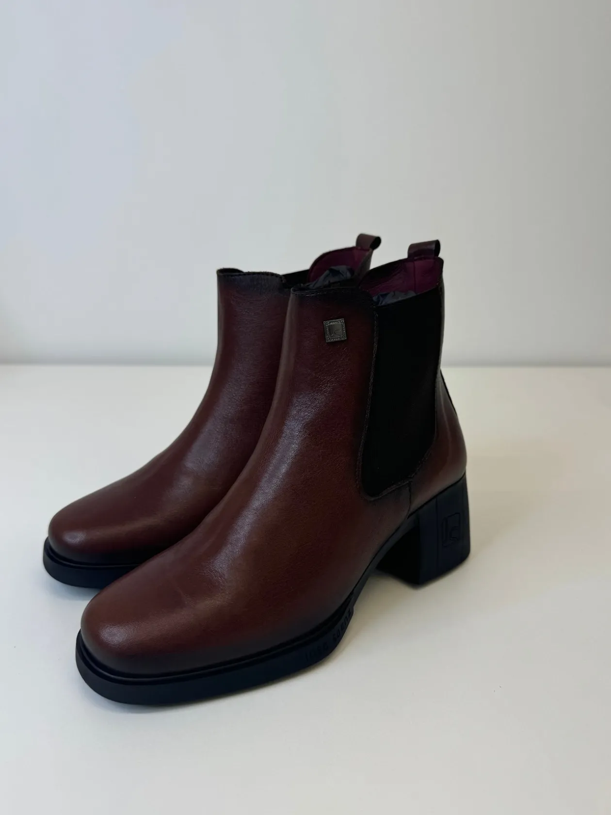 jose_saenz_brown_ankle_bo_1.webp JOSE SAENZ Brown Ankle Boots