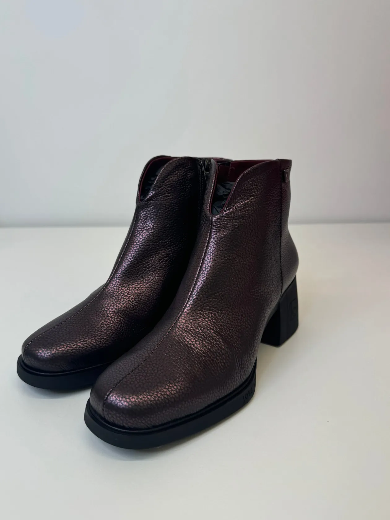 jose_saenz_metallic_purpl_0.webp JOSE SAENZ Metallic Purple Boots