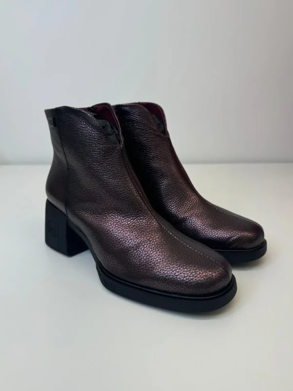 JOSE SAENZ Metallic Purple Boots
