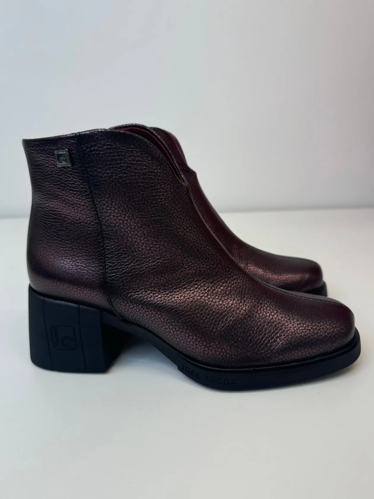 jose_saenz_metallic_purpl_4.webp JOSE SAENZ Metallic Purple Boots