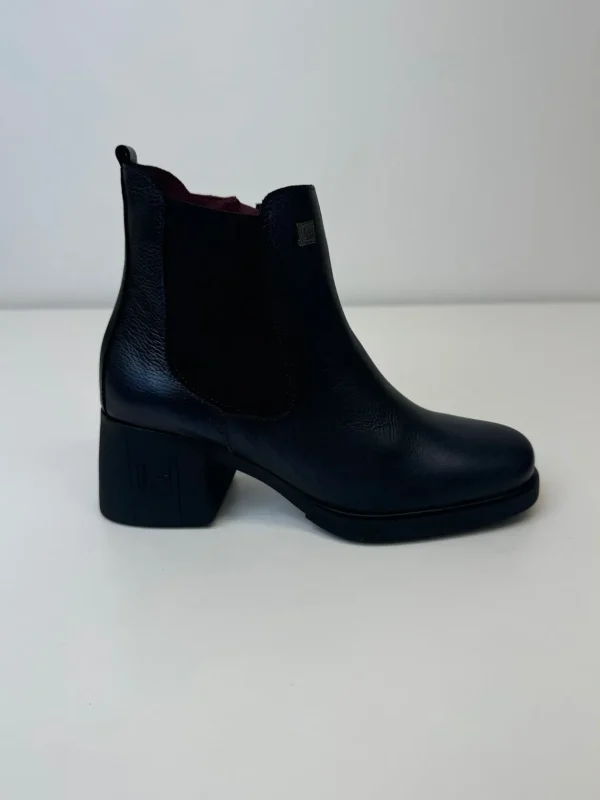 JOSE SAENZ Navy Shiny Boots