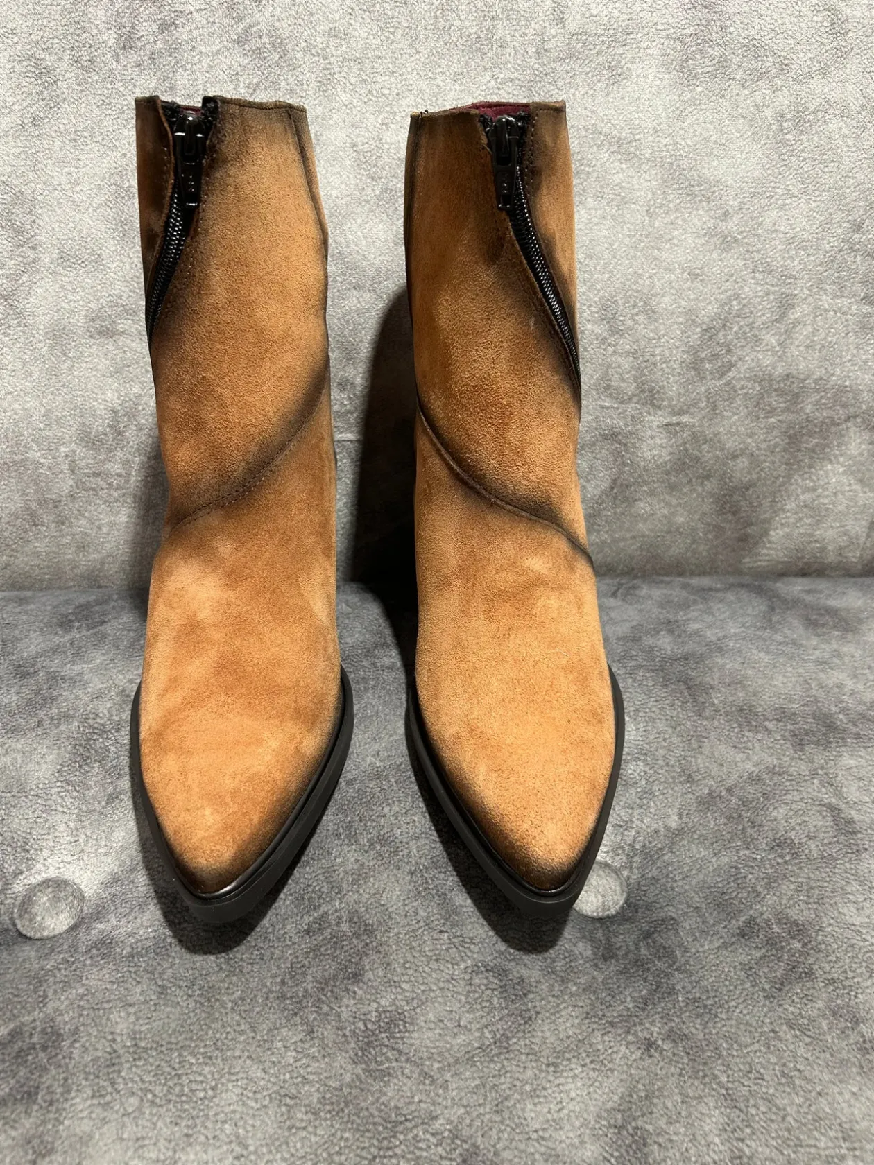 jose_saenz_tan_suede_boot_2.webp JOSE SAENZ Tan Suede Boots