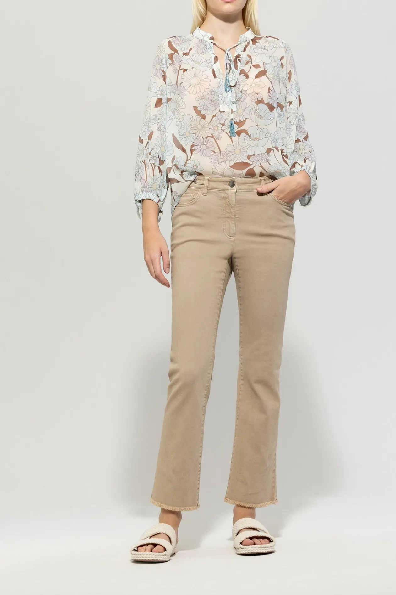 luisa_cerano_beige_baby_f_0.webp LUISA CERANO Beige Baby Flare Jeans