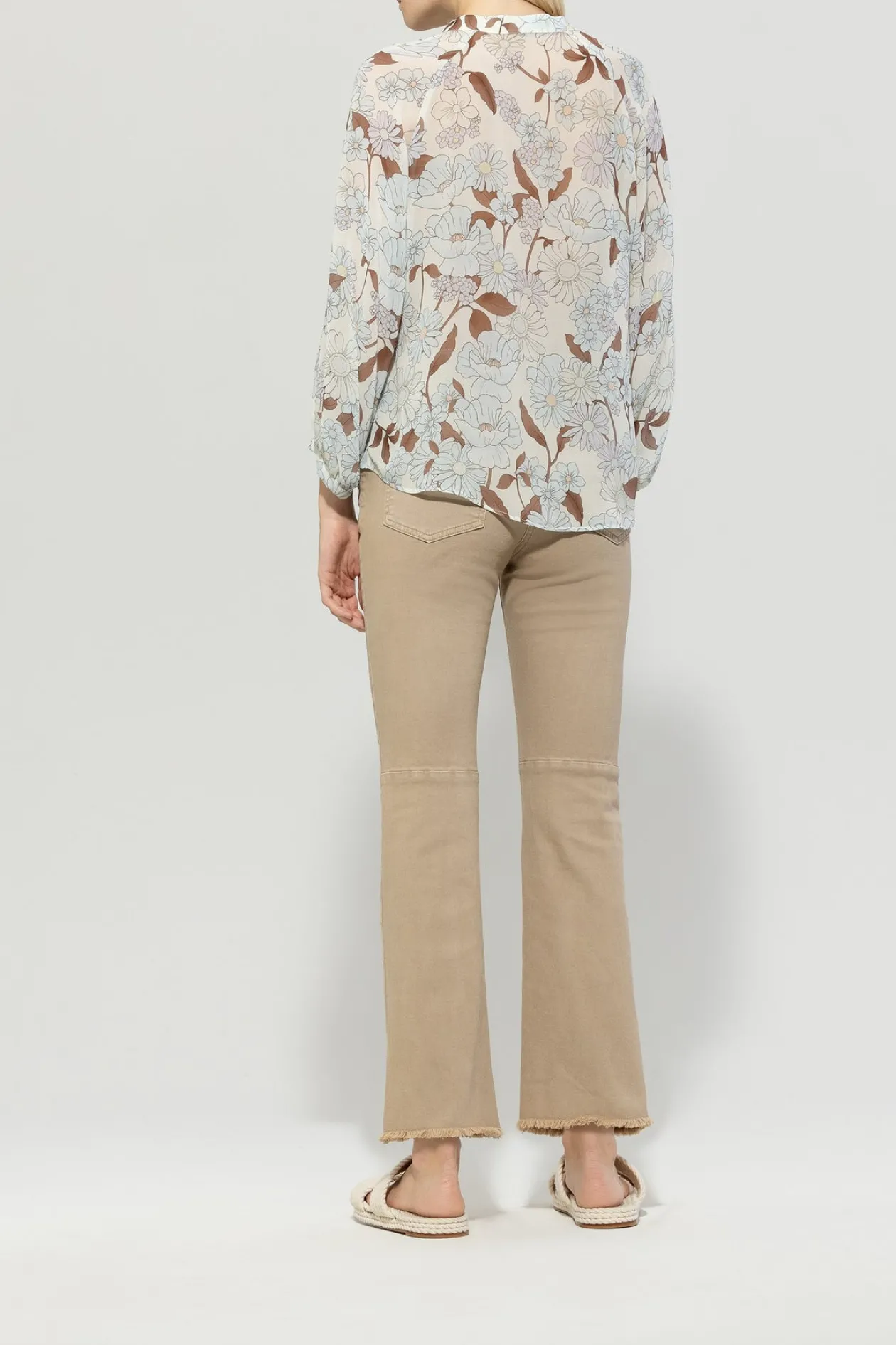 luisa_cerano_beige_baby_f_3.webp LUISA CERANO Beige Baby Flare Jeans