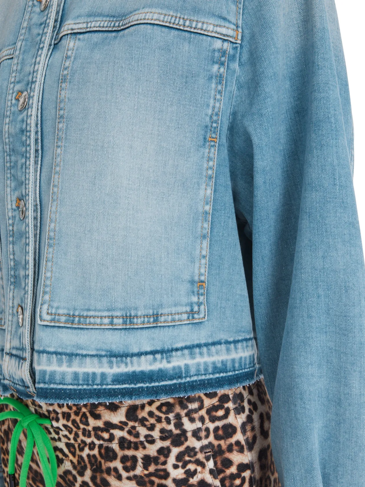 marc_cain_cropped_demin_j_4.webp MARC CAIN Cropped Demin Jacket
