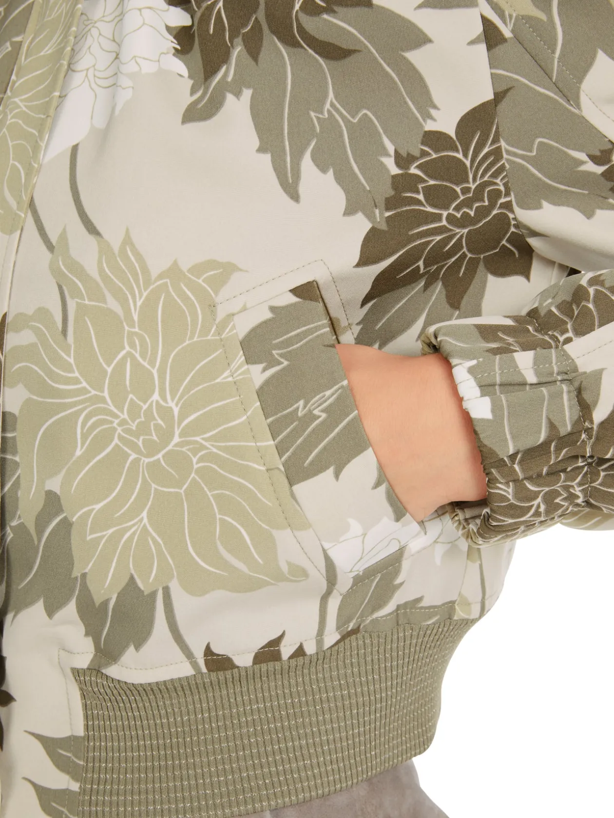 marc_cain_floral_jacket_4.webp MARC CAIN Floral Jacket