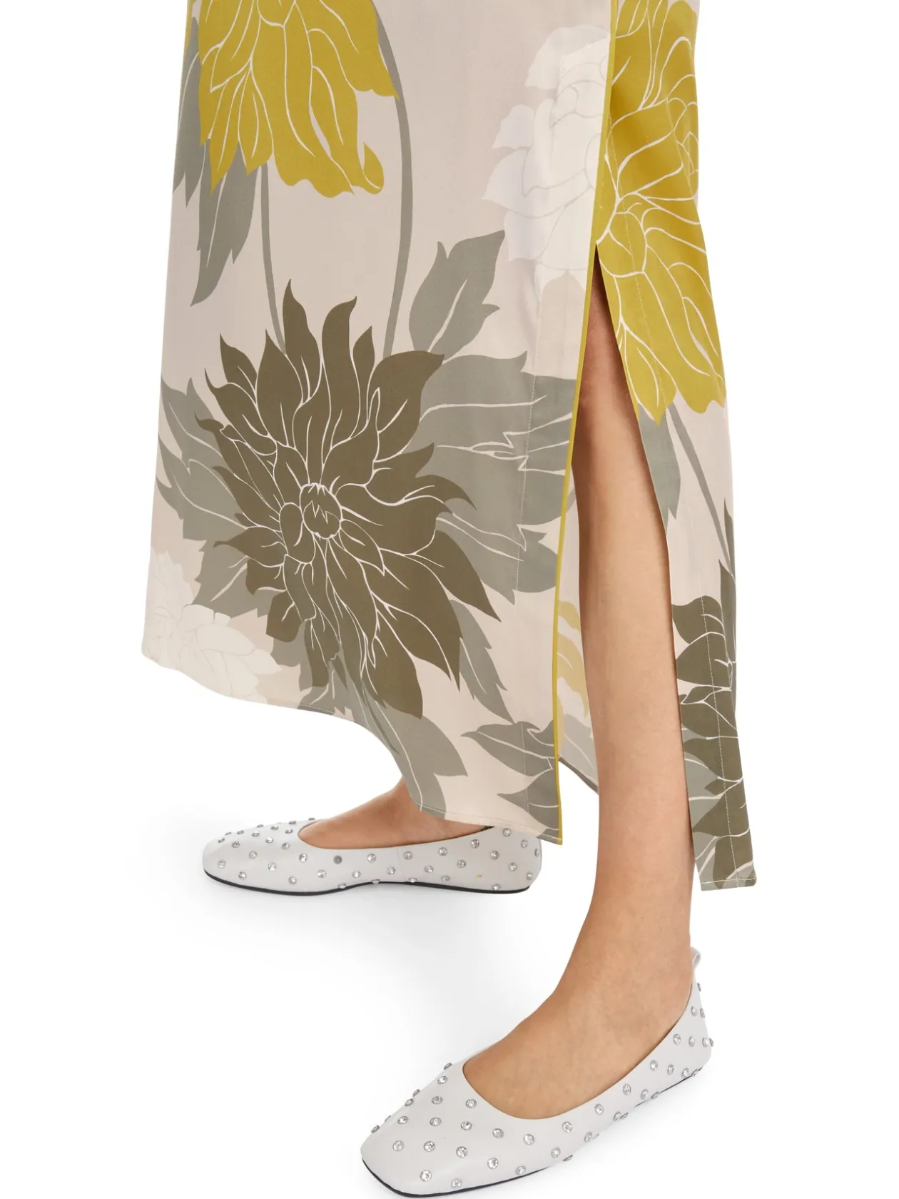 marc_cain_shiny_silk_flor_5.webp MARC CAIN Shiny Silk Floral Skirt