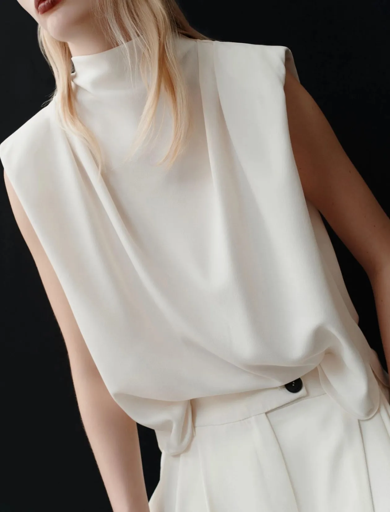 marella_sleeveless_satin__1.webp MARELLA Sleeveless Satin Blouse