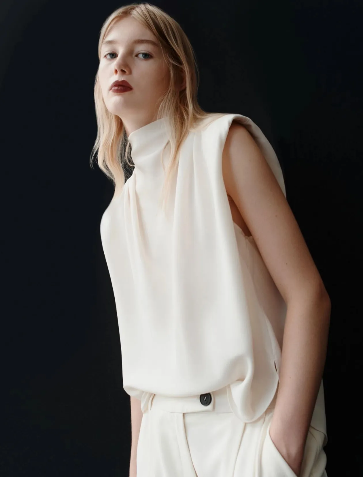 marella_sleeveless_satin__2.webp MARELLA Sleeveless Satin Blouse