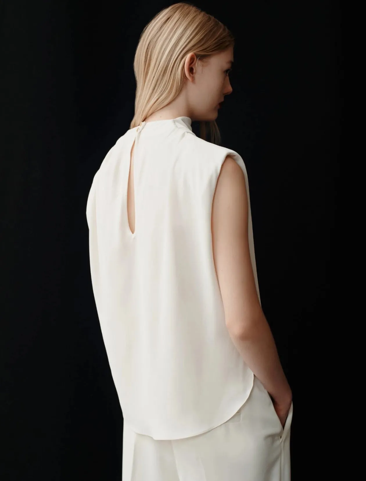 marella_sleeveless_satin__4.webp MARELLA Sleeveless Satin Blouse