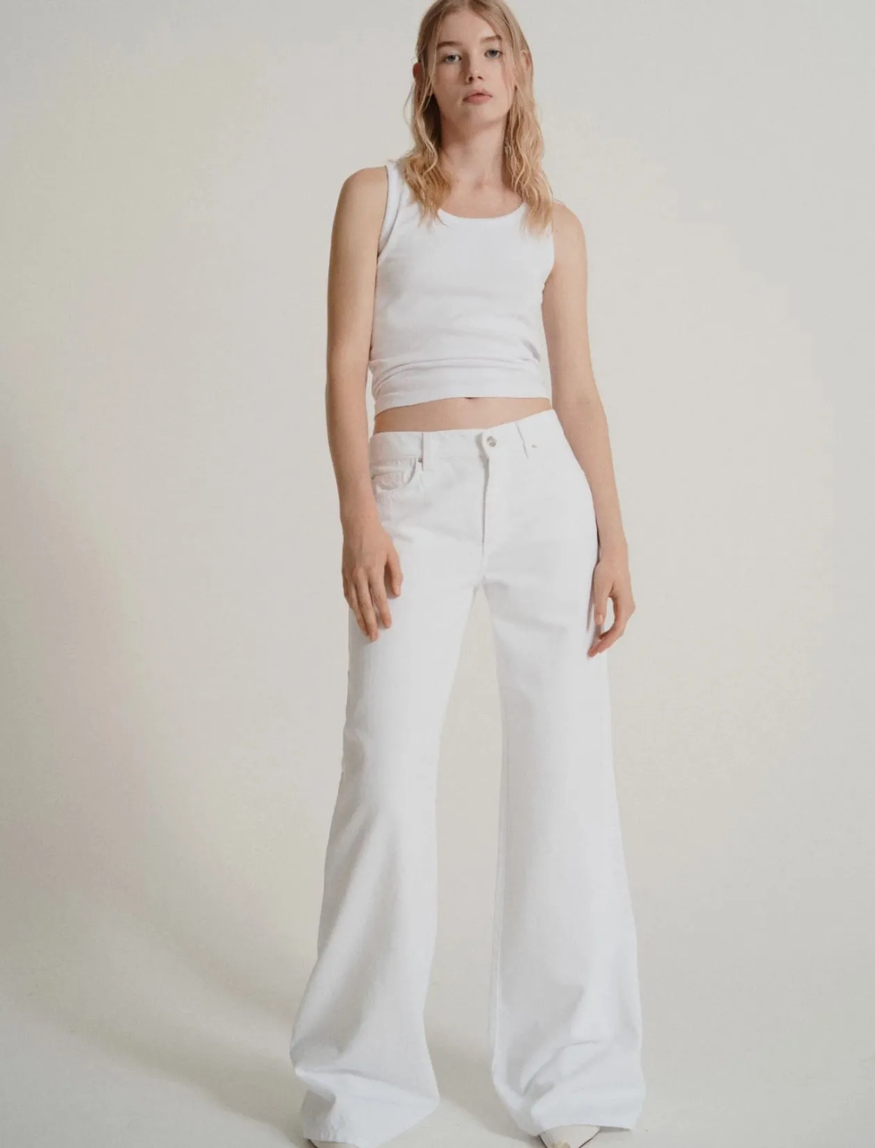 marella_wide_leg_white_je_1.webp MARELLA Wide Leg White Jeans