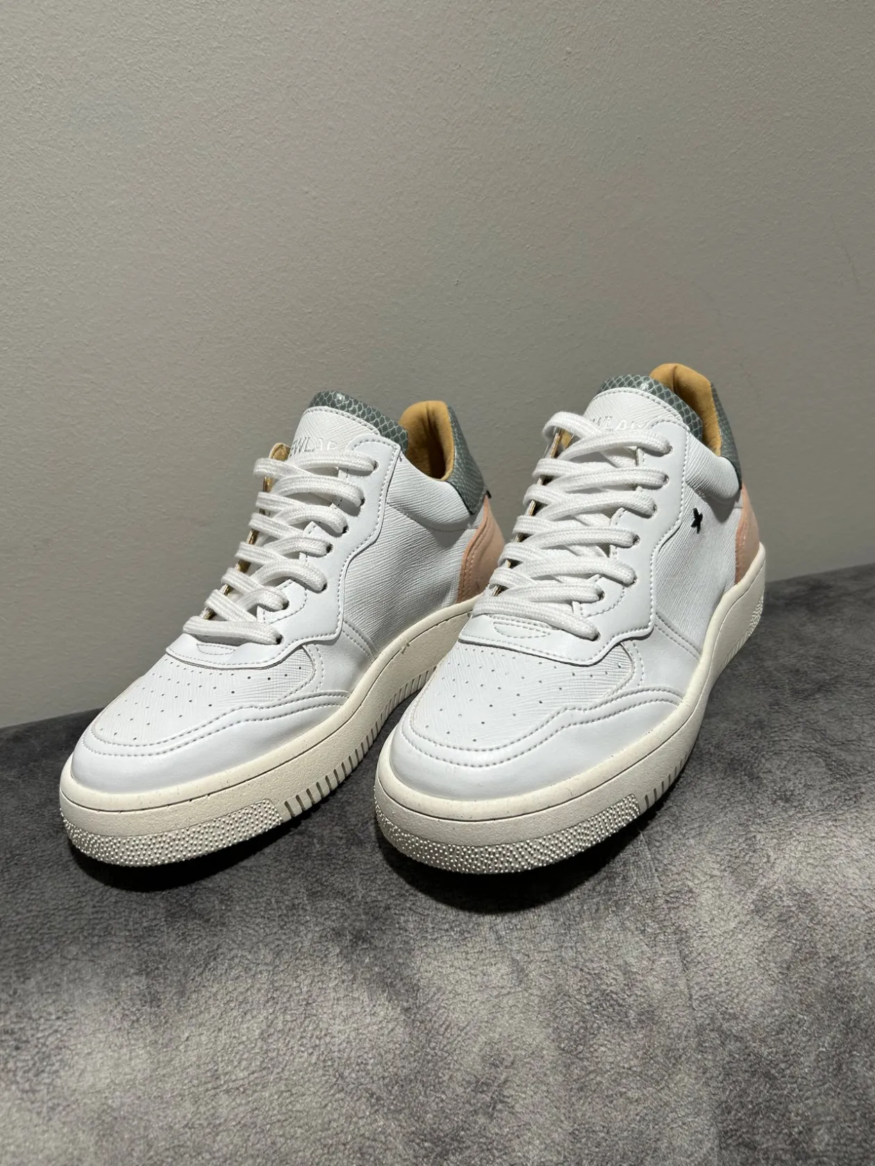 newlab_white_trainers_1.webp NEWLAB White Trainers